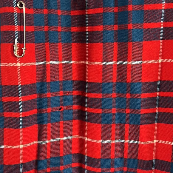 Beautiful Vintage Kilt, Tartan, size 12, 41” long - Picture 6 of 11